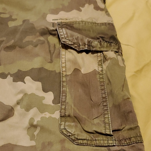 Old Navy Camouflage Green Cargo shorts - Picture 4 of 15